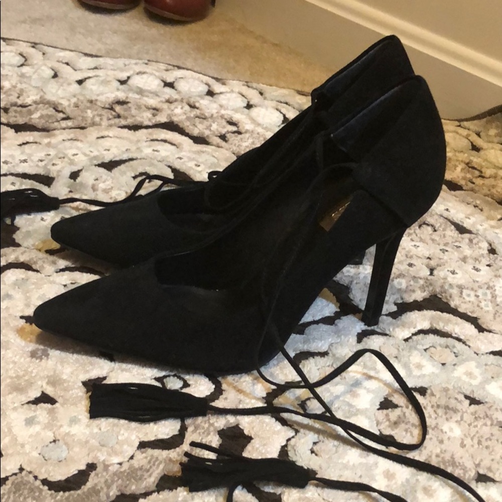 Guess suede pumps